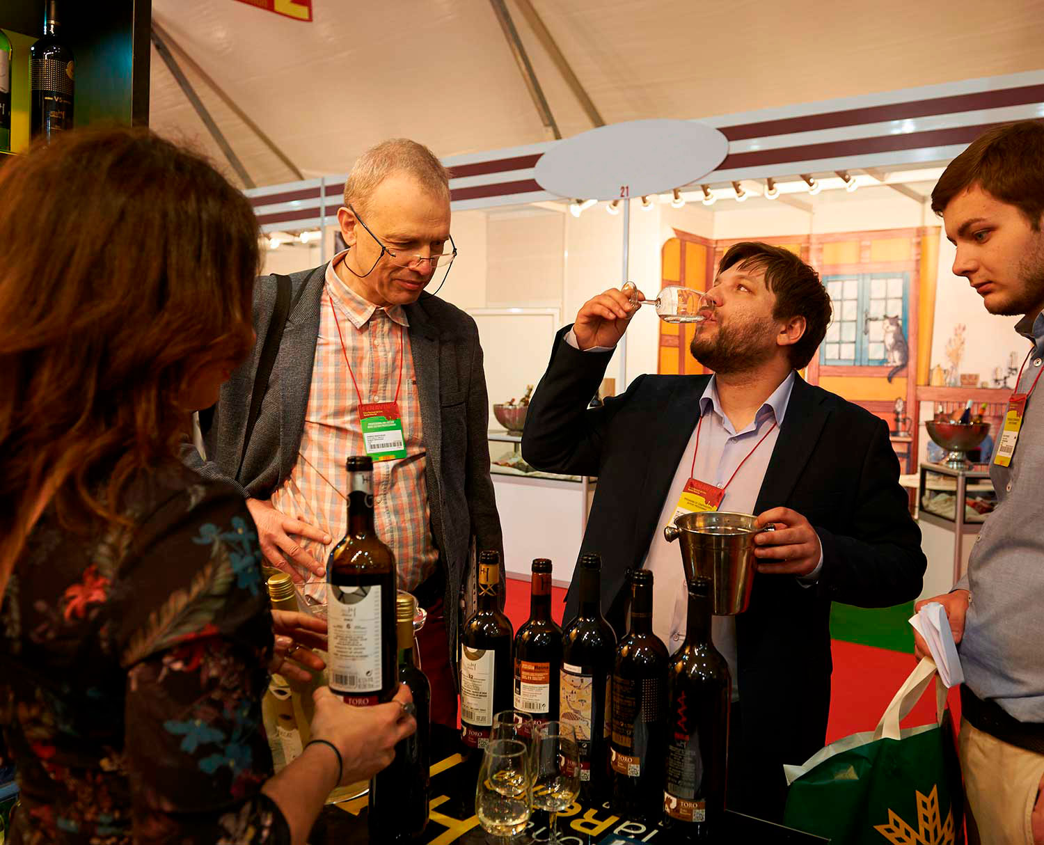 contacte-con-expositores